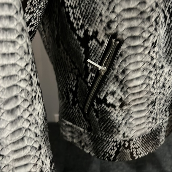 Jacket - Picture 4 of 6